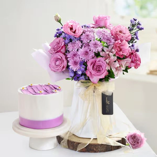 A gift combo featuring a half-kg black forest cake and a bunch of 10 red roses for delivery in Lucknow.